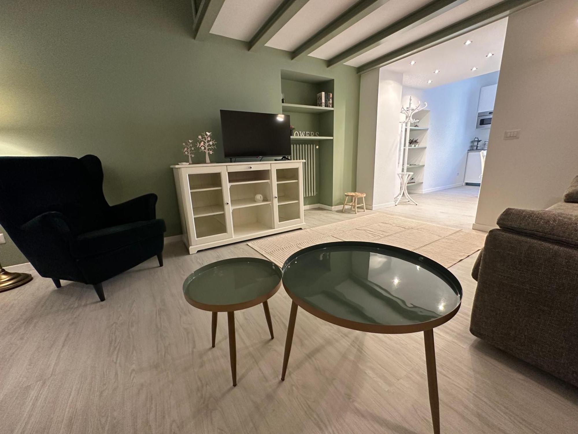 Flowers, A Cozy Suite In Milan Exterior photo