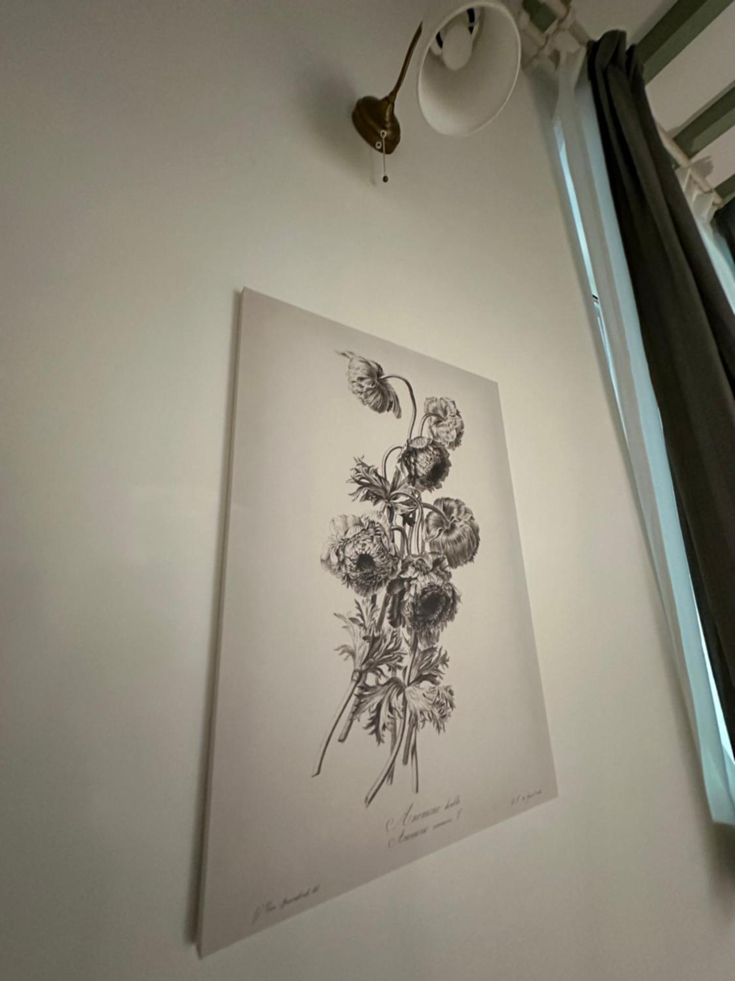 Flowers, A Cozy Suite In Milan Exterior photo